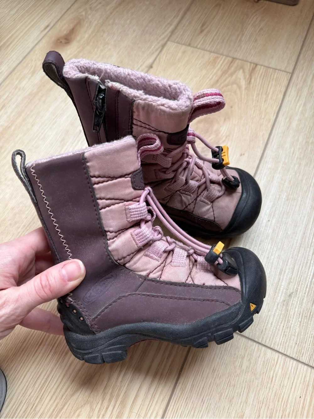 keen pink winter hiking boots size 7